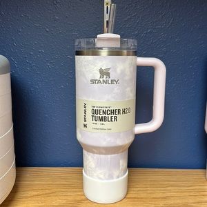 NWT Wisteria Tie Dye Stanley H2.0 FlowState Quencher Stainless Steel Tumbler💜